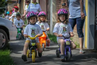 Gyermeknapi motoros felvonulás - Százszorszép Óvoda - Margaréta Óvoda