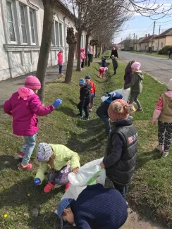 TeSzedd! Önkéntes akcióban vettünk részt óvodáink tisztább környezetéért