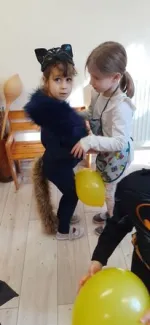 "Bál, bál, maszkabál..."